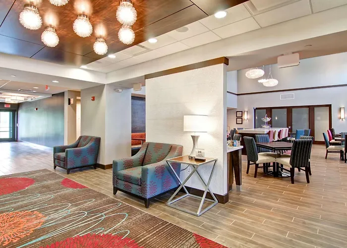 Hampton Inn & Suites Detroit / Troy