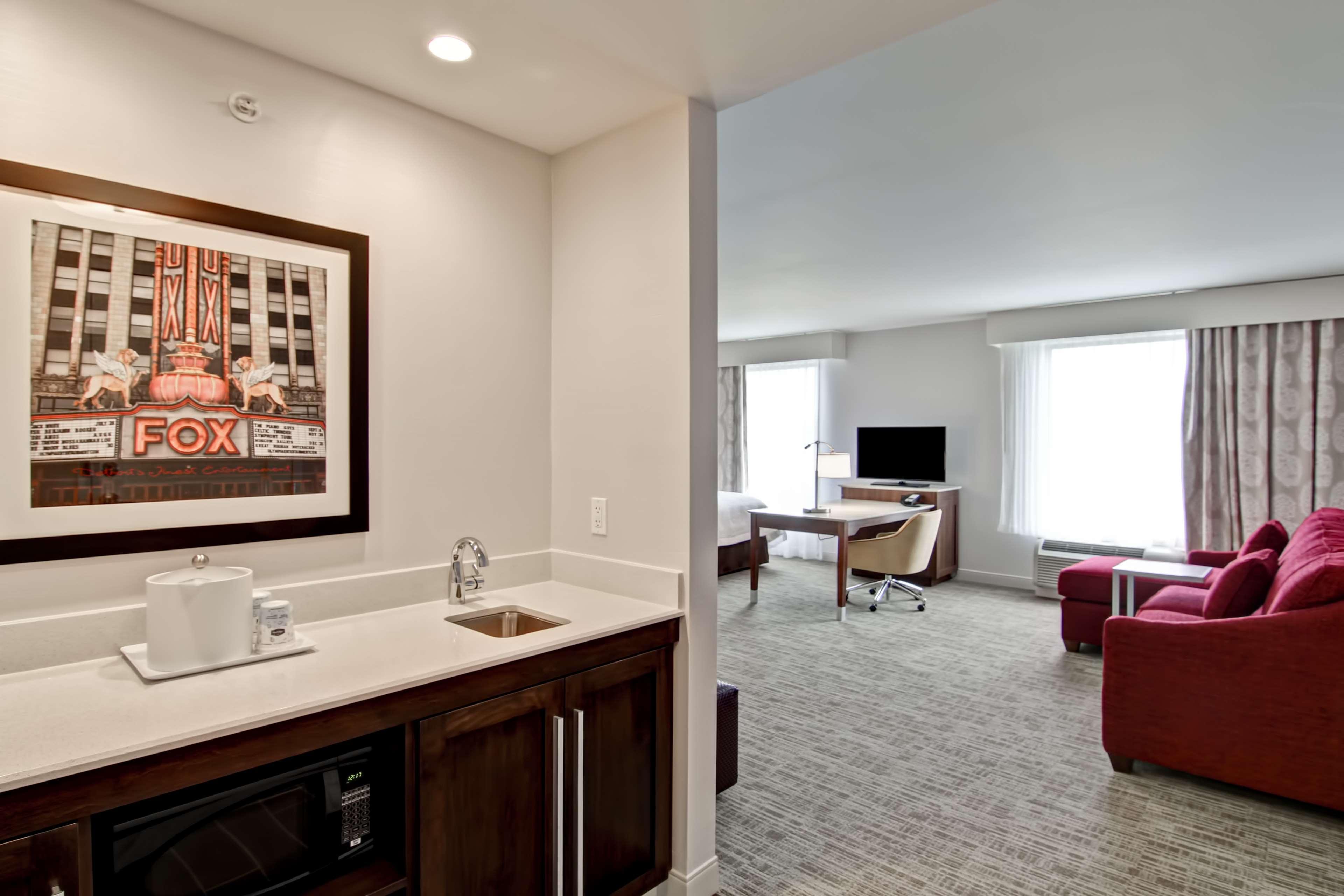 Hampton & Detroit/troy Hotel Clawson