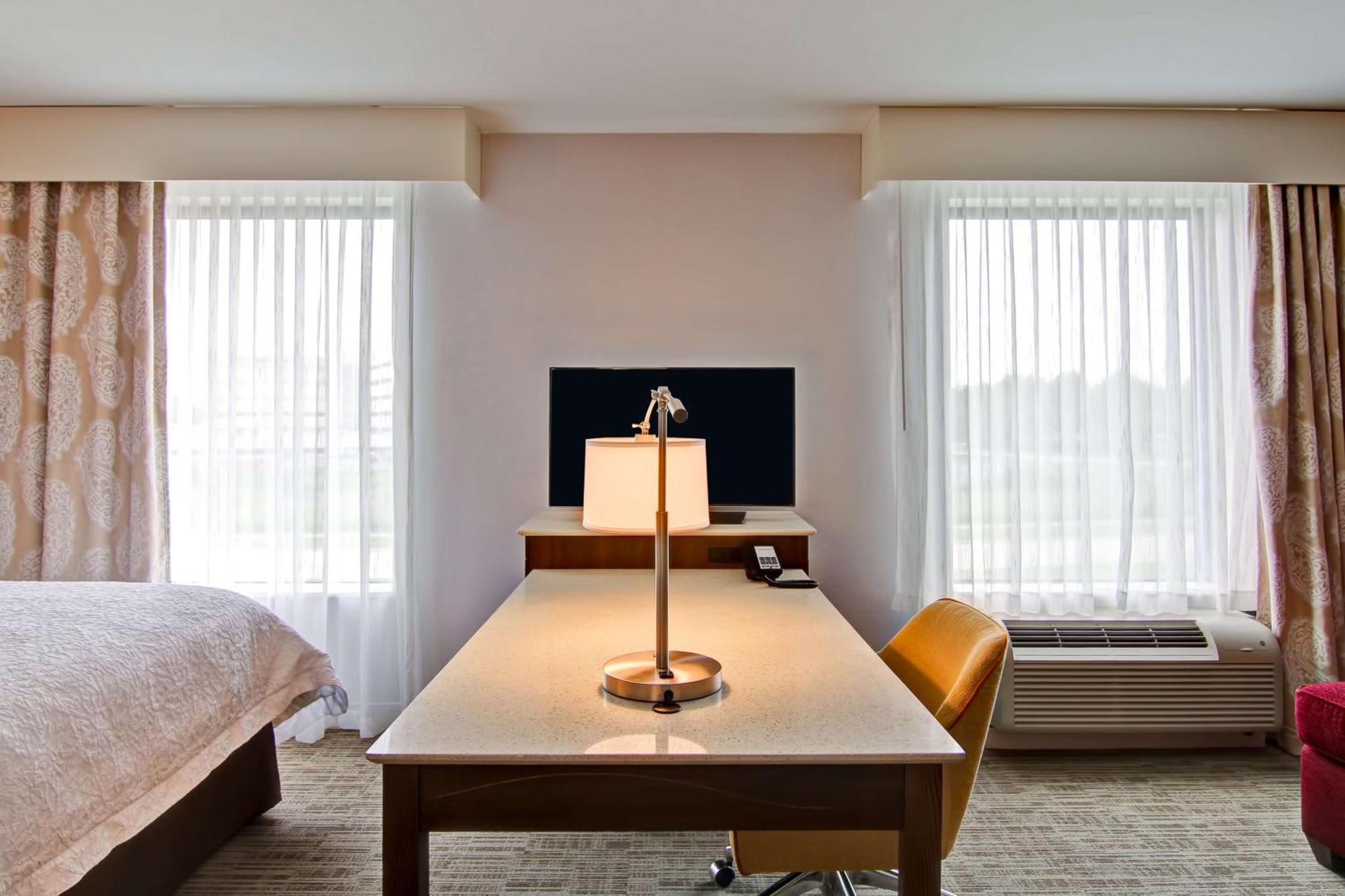 Hampton & Detroit/troy Hotel Clawson