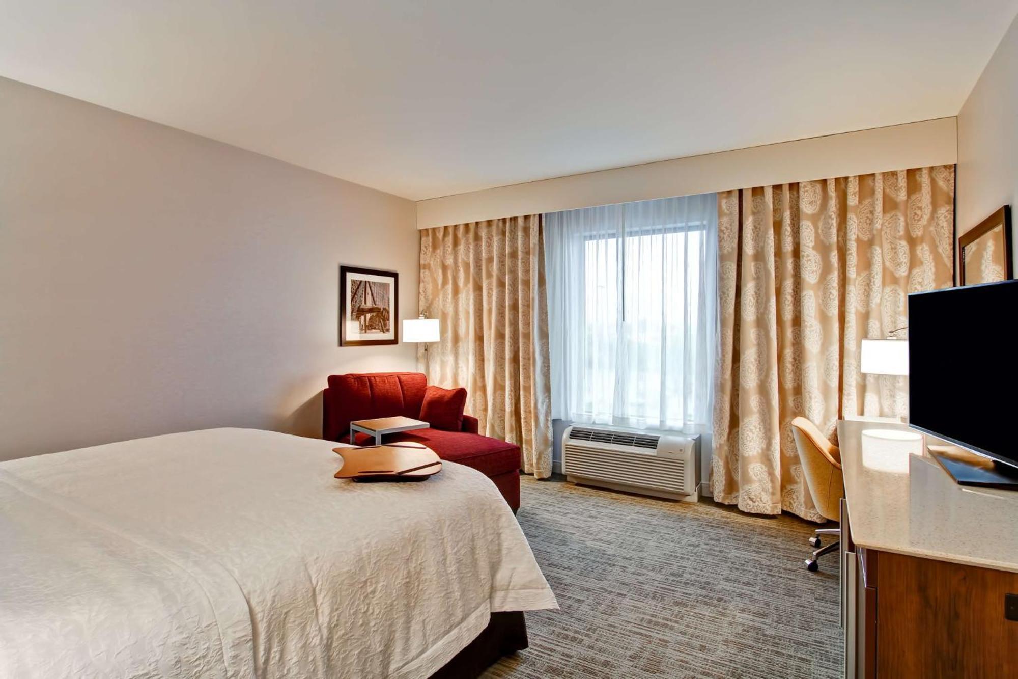 Hampton & Detroit/troy Hotel Clawson