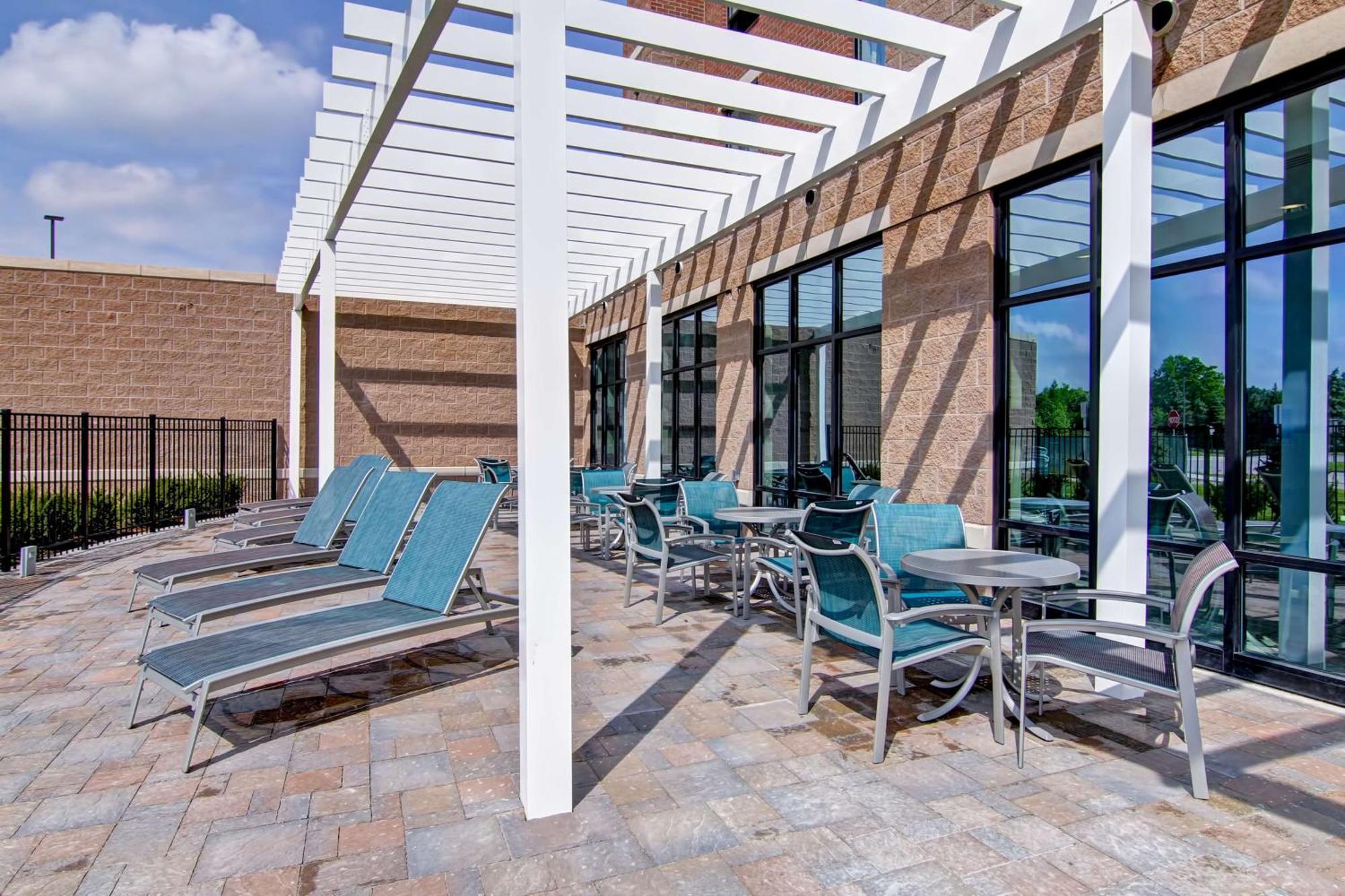 Hampton & Detroit/troy Hotel 3*